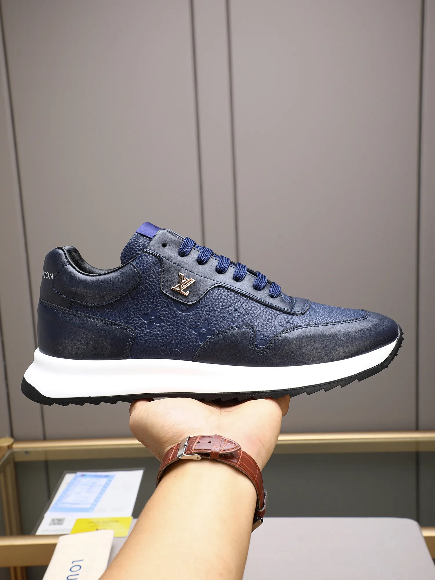 Men's shoes 💰460 [LV] Imported calfskin embossed, breathable first-layer sheep lining ✊✊Fashionable, crisp, stylish, more eye-catching and more classy. It will subvert the old idea and be a must-have for fashionistas who want to spend time with you! Must keep it for yourself! High and comfortable but low, high-end quality workmanship. 38-44 (45 customized)